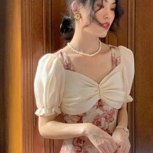 Three tailors in the world with a French square co